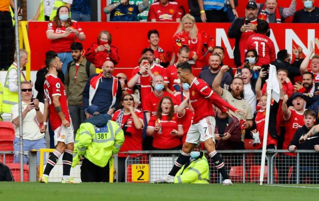 Ronaldo debut double as Man Utd thrash Newcastle to go top