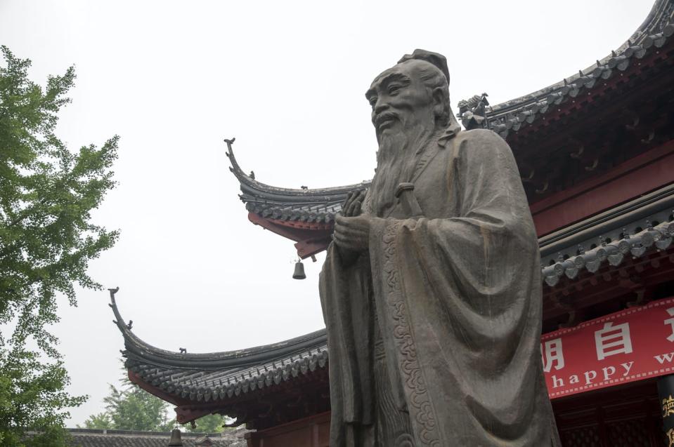 Confucianism teaches that people’s positions and responsibilities in society are based on five key kinds of relationships. <a href="https://www.gettyimages.com/detail/photo/statue-of-confucius-royalty-free-image/901473246?adppopup=true" rel="nofollow noopener" target="_blank" data-ylk="slk:Feifei Cui-Paoluzzo/Moment via Getty Images;elm:context_link;itc:0;sec:content-canvas" class="link ">Feifei Cui-Paoluzzo/Moment via Getty Images</a>