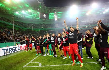 Football Soccer - Borussia Monchengladbach v Eintracht Frankfurt - DFB Pokal Semi Final - Borussia-Park, Monchengladbach, Germany - 25/4/17 Eintracht Frankfurt's players celebrate winning the match after a penalty shootout Reuters / Kai Pfaffenbach Livepic