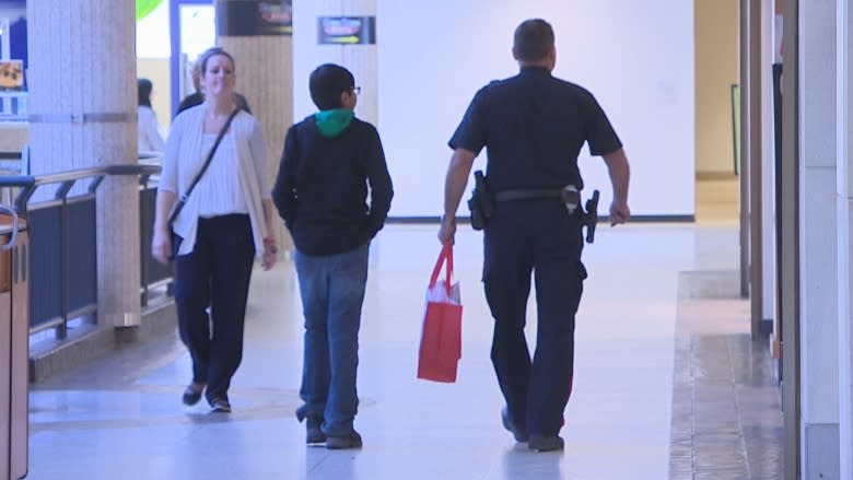 Regina cops-turned-elves take 20 elementary schoolkids Christmas shopping