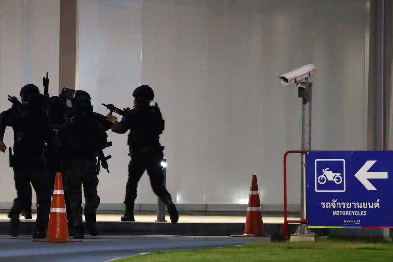 Thailand security forces enter a shopping mall as they chase a shooter hidden in after a mass shooting in front of the Terminal 21, in Nakhon Ratchasima, Thailand