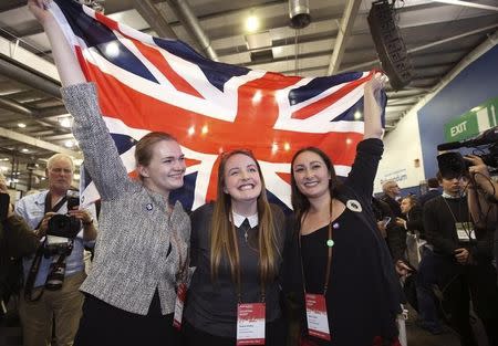 Supporters from the "No" Campaign celebrate as they hold up a Union flag, in Edinburgh, Scotland September 19, 2014. REUTERS/Paul Hackett