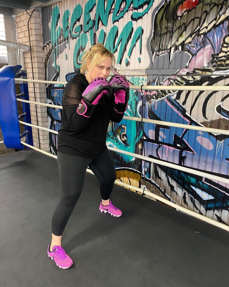 Rebel Wilson compartió en 2020 algunas demostraciones de sus movimientos de boxeo