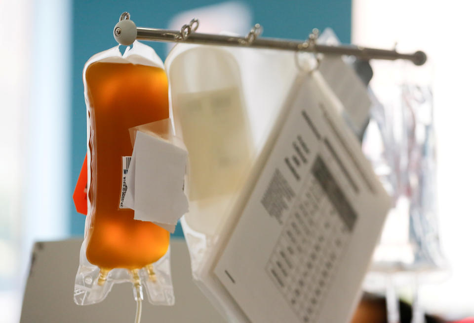 Convalescent plasma from a recovered coronavirus disease (COVID-19) patient is seen at the Central Seattle Donor Center of Bloodworks Northwest during the outbreak in Seattle, Washington, U.S. April 17, 2020. (Lindsey Wasson/Reuters)