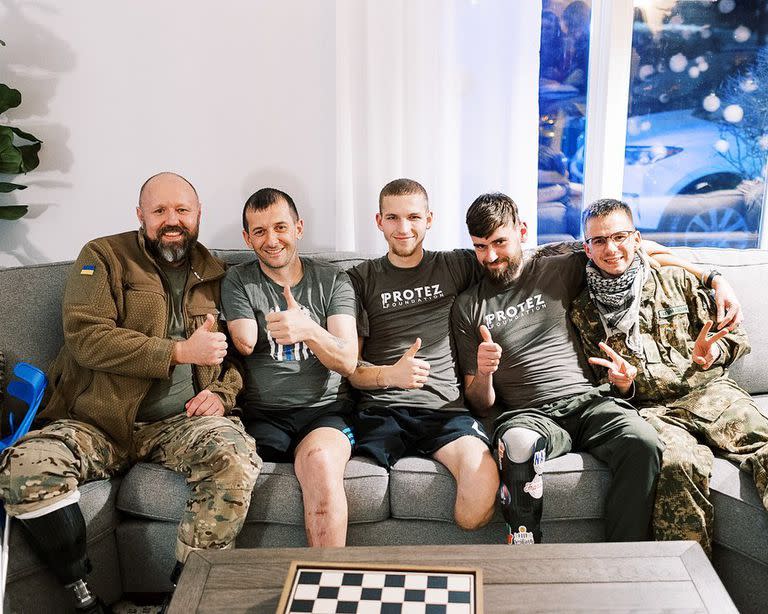 Nikola, Serhyi, Roman y otros soldados que viajaron a Estados Unidos a recibir el tratamiento en Protez
