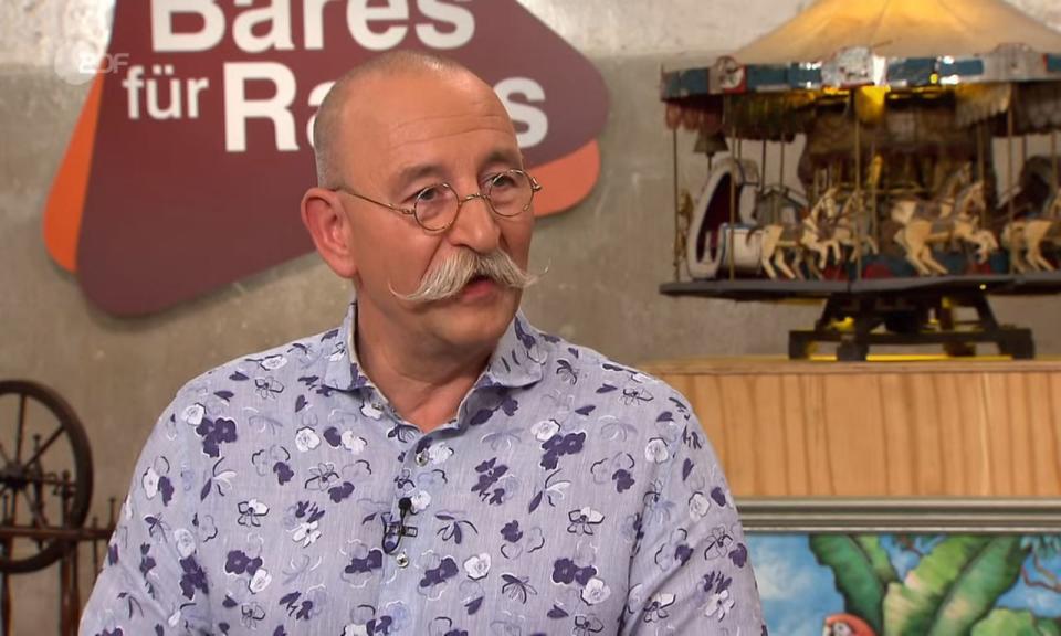 "Zwischen Stolz und Arroganz und 'Ich bin hübsch'", befand Horst Lichter über den "Harlekin". "Genau genommen ein Pierrot", so Experte Colmar Schulte-Goltz. (Bild: ZDF)