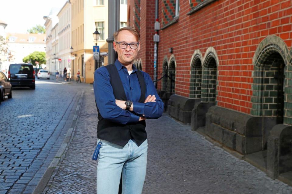 Carsten Schatz vor dem Rathaus Köpenick.<span class="copyright">DAVIDS/Sven Darmer / Sven Darmer</span>