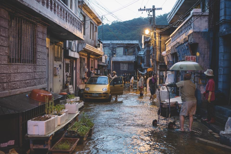 Many banjihas are prone to flooding, a natural disaster that was seen in the movie.