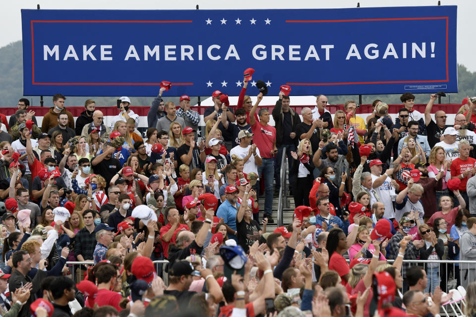 Seguidores de Donald Trump en un evento de campaña electoral en Harrisburg International Airport, Middletown, Pa. (AP Photo/Steve Ruark)