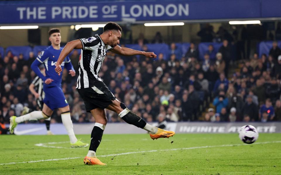 Newcastle United's Jacob Murphy thunders home