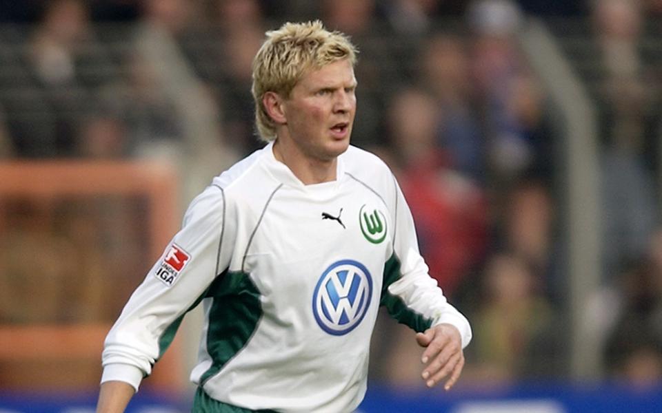 Über die Fitness im Karriereherbst von Ex-Bayern-Kapitän Stefan Effenberg: "Er bläst zwar wie ein Blasengel, aber das ist normal." (Bild: 2002 Getty Images/Stuart Franklin)