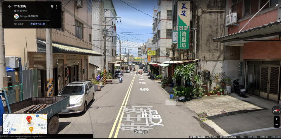 圖／除了「請減速慢行」立牌，台灣某些小巷路上甚至寫著滿滿的「慢」字，為的就是提醒駕駛放慢速度，但似乎也讓整體美感大打折扣。照片中為台中市新生街。。
