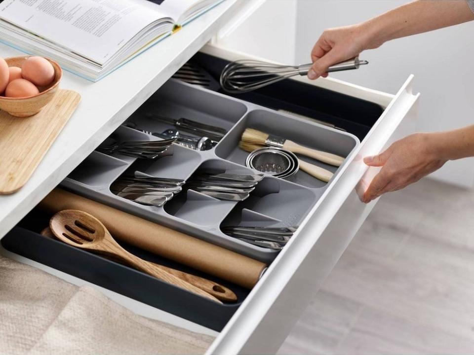 the cutlery organizer