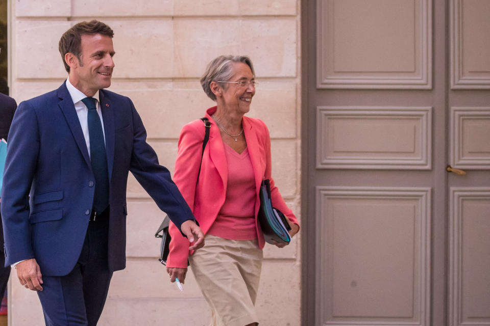 Emmanuel Macron et Elisabeth Borne le 4 juillet 2022 (Crédit : Christophe Petit Tesson/Pool via REUTERS)