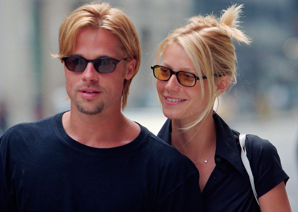 Brad Pitt y Gwyneth Paltrow en Madison Avenue, NYC, el 13 de agosto de 1996. (Photo by Lawrence Schwartzwald/Sygma via Getty Images)
