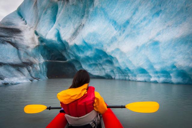 kayaking in alaska glacier lagoon
