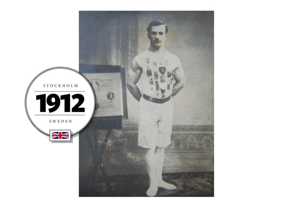Le gymnaste britannique John T. Whitaker a décoré son uniforme uni de nombreuses médailles aux JO de Stockholm en 1912.