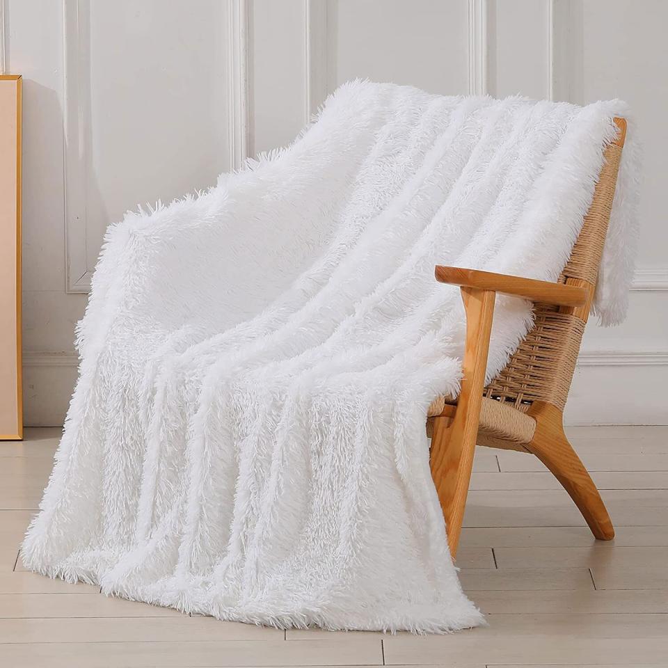 Decorative Extra Soft Fuzzy Faux Fur Throw Blanket