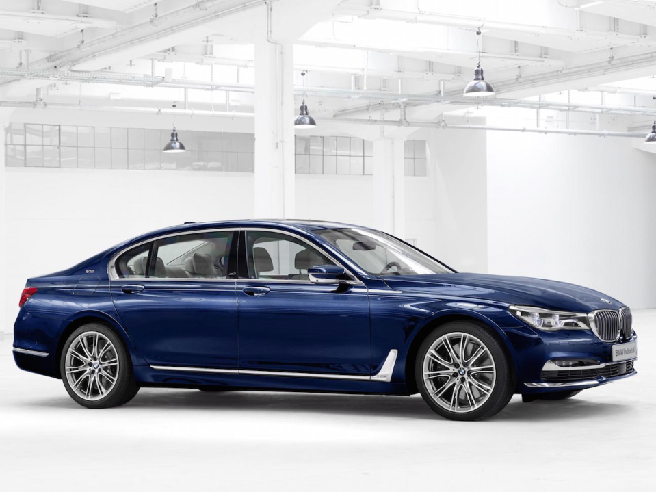 BMW M760i Individual M760i xDrive Model V12 Excellence THE NEXT 100 YEARS