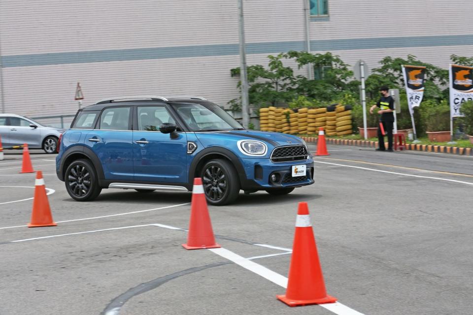 Mini Countryman將Mini的時尚潮流延伸到機能性的Crossover上，兼具新潮獨特與輕越野機能，讓它拿下了【2022進口豪華小型SUV】。