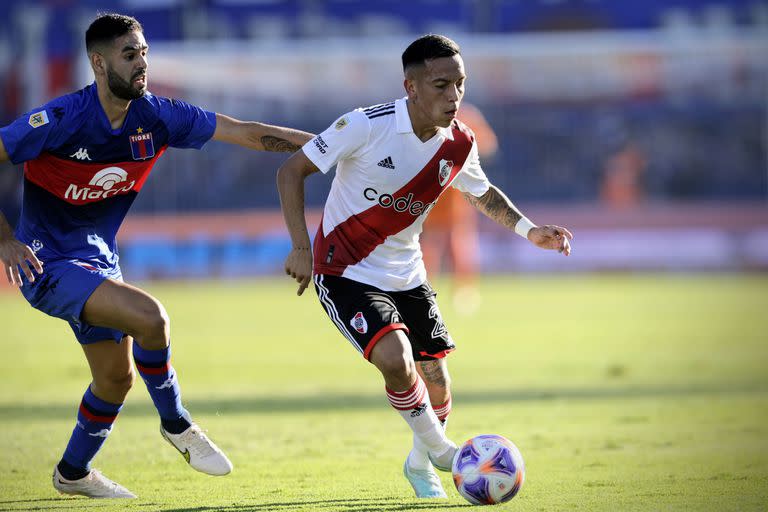 A Esequiel Barco le está costando ejercer su influencia en el primer tiempo de Tigre-River