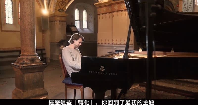 法國最帥鋼琴家大衛．弗萊初登場， 彈奏全本《郭德堡變奏曲》震撼世界。（圖／翻攝自大衛．弗萊 演奏 巴赫 《郭德堡變奏曲》YT）