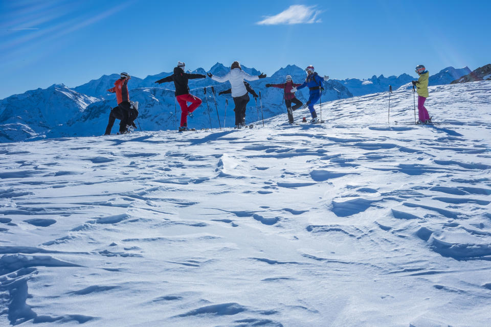 Zwei Leidenschaften werden vereint: Ski fahren und Yoga – kann man hier beides haben. (Bild: Getty Images)
