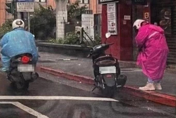 有機車騎士因下雨天臨停穿雨衣就遭到檢舉，引發網路熱議。（翻攝自臉書）