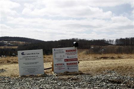 Warning signs of Cabot Oil & Gas Co. are seen on field near Montrose, in Pennsylvania, March 24, 2014. REUTERS/Eduardo Munoz
