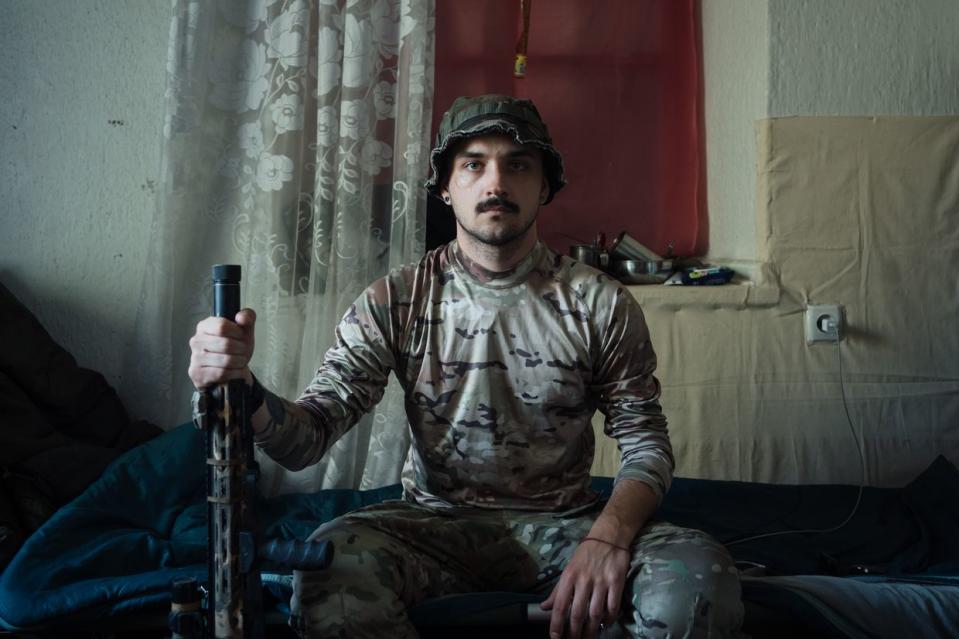 Sergeant Maksym photographed with his assault rifle at the base in Zaporizhzhia Oblast on Sept. 14, 2023. (Photo: Anastasia Vlasova/Kyiv Independent)