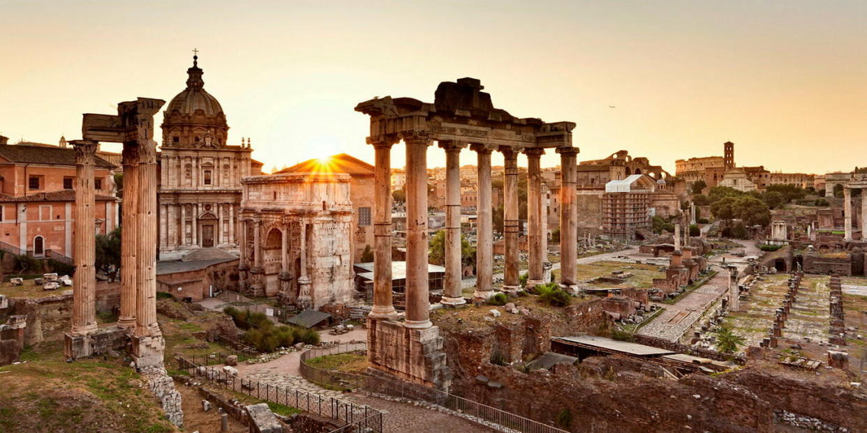 Les vestiges du Forum romain, autrefois centre névralgique de Rome, édifié entre le VIIe siècle av. J.-C. et le VIIe siècle de notre ère. - Credit:Jon Arnold Images/ hemis.fr