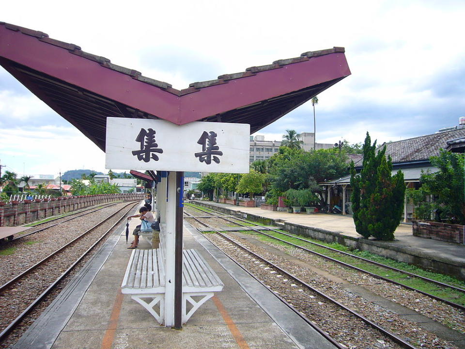 集集車站 (Photo by Cheng-en Cheng, License: CC BY-SA 2.0, Wikimedia Commons提供, 圖片來源www.flickr.com/photos/rail02000/646097698)