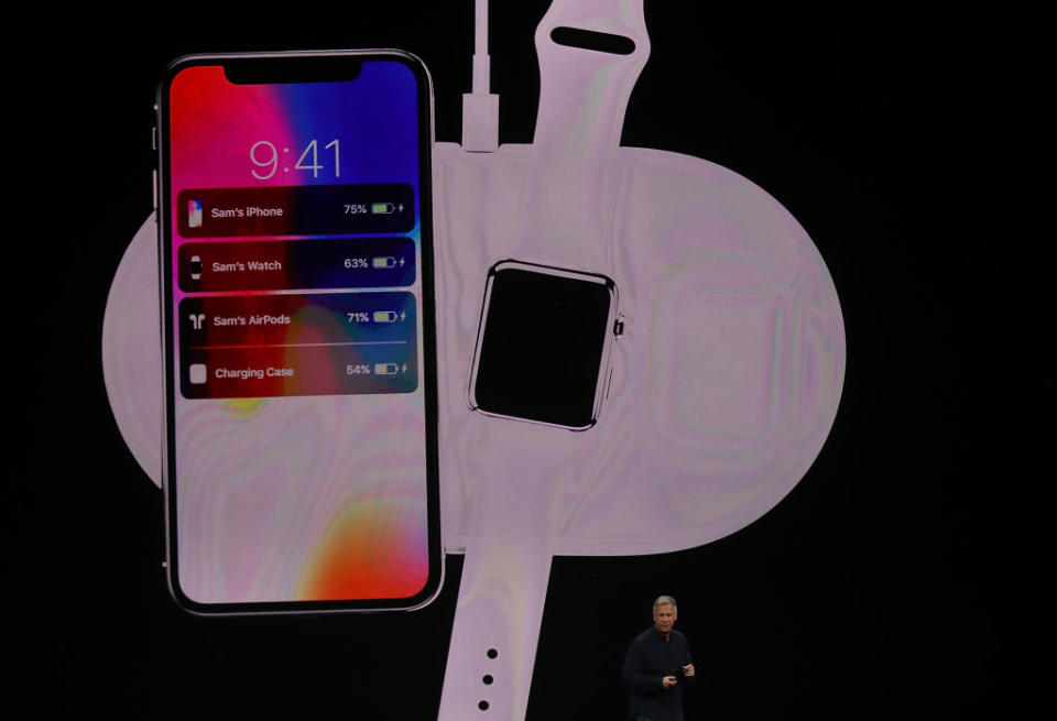 <p>Il nuovo iPhone X, come anche i nuovi iPhone 8 e 8 Plus, hanno la scocca in vetro per potersi ricaricare anche wifi. </p>