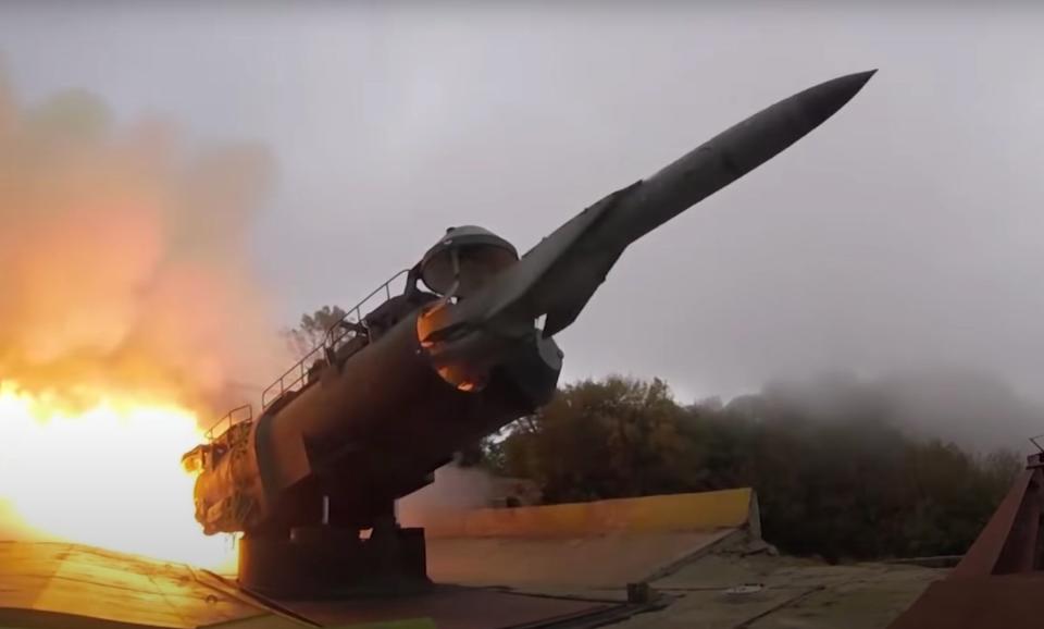 A 3M44 missile leaps out of its launch canister, with the wings still folded. <em>RUSSIAN MINISTRY OF DEFENSE SCREENCAP</em>