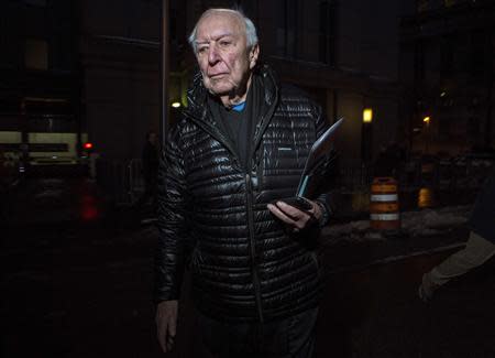 Contemporary artist Jasper Johns departs the U.S. federal courthouse in New York January 23, 2014. REUTERS/Eric Thayer