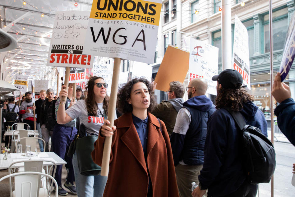 Ilana Glazer protesting