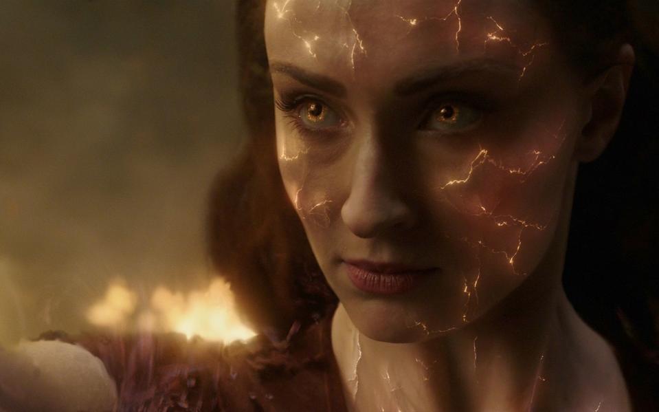 2019 war das Jahr der Superheldenfilme. Eigentlich. "X-Men: Dark Phoenix" hingegen ist an den Kinokassen krachend gescheitert - kein anderer Film der Reihe kam derart schlecht an. Bei einem Budget von 200 Millionen US-Dollar spielte der Film nur rund 250 Millionen ein - rechnet man die hohen Marketingkosten ein, bedeutet das einen herben Verlust.