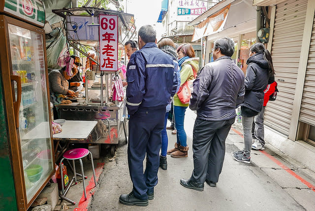 【台北車站美食】長安西路138巷69年老店米粉湯