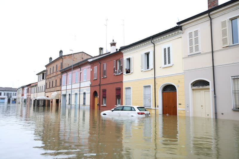 Foto del viernes un una calle inundada en Lugo, en la región italiana de Emilia Romaña