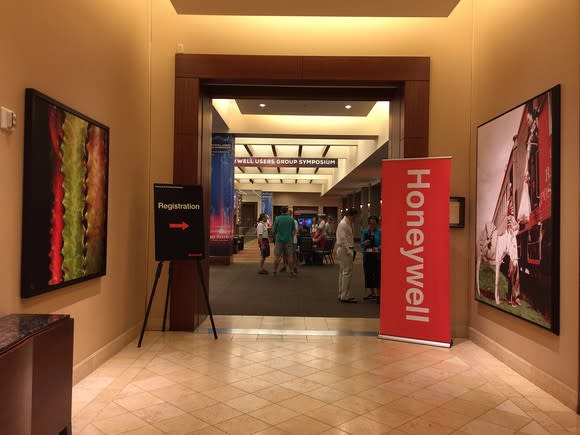 Antechamber of a Honeywell conference with artwork and the Honeywell logo with a sign pointing to registration.