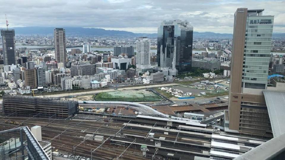 目前山陽新幹線在新大阪和岡山之間全線停駛。圖／翻攝寶媽臉書