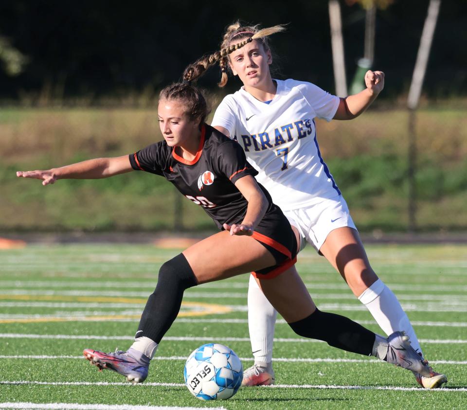 Middleboro's Olivia Mather and Hull's Fallon Ryan go after a loose ball during a game on Thursday, Oct. 06, 2022. 