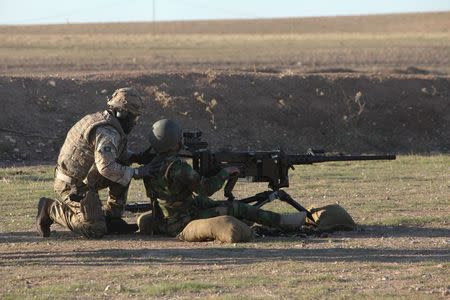 British soldiers train Kurdish Peshmerga fighters at a shooting range in Arbil, in Iraq's northern autonomous Kurdistan region November 5, 2014. REUTERS/Azad Lashkari