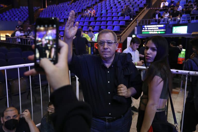 Carlos Maslatón en el búnker de La Libertad Avanza en el Luna Park