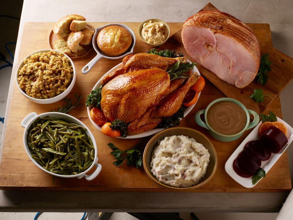 Smokey Bones Thanksgiving meal kit.