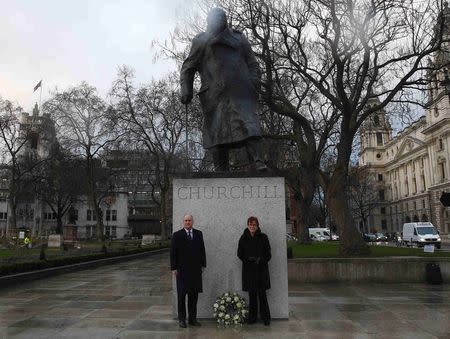 Randolph Churchill (L), the great grandson and Celia Sandys, the granddaughter of Winston Churchill lay a wreath at the statue of Britain's former Prime Minister Churchill in London January 30, 2015. REUTERS/Eddie Keogh
