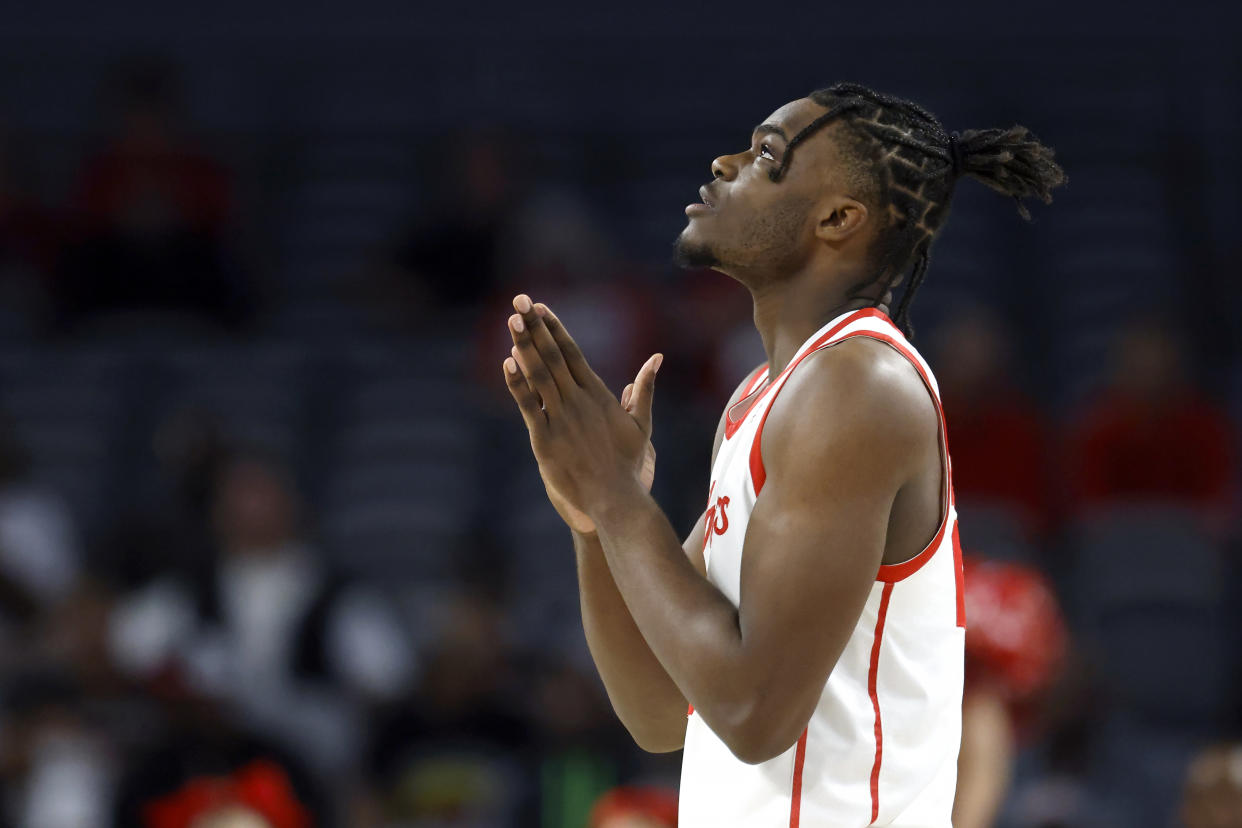 Houston forward Jarace Walker (25) takes the court before playing against Cincinnati in an NCAA college basketball game in the semifinals of the American Athletic Conference Tournament, Saturday, March 11, 2023, in Fort Worth, Texas. (AP Photo/Ron Jenkins)