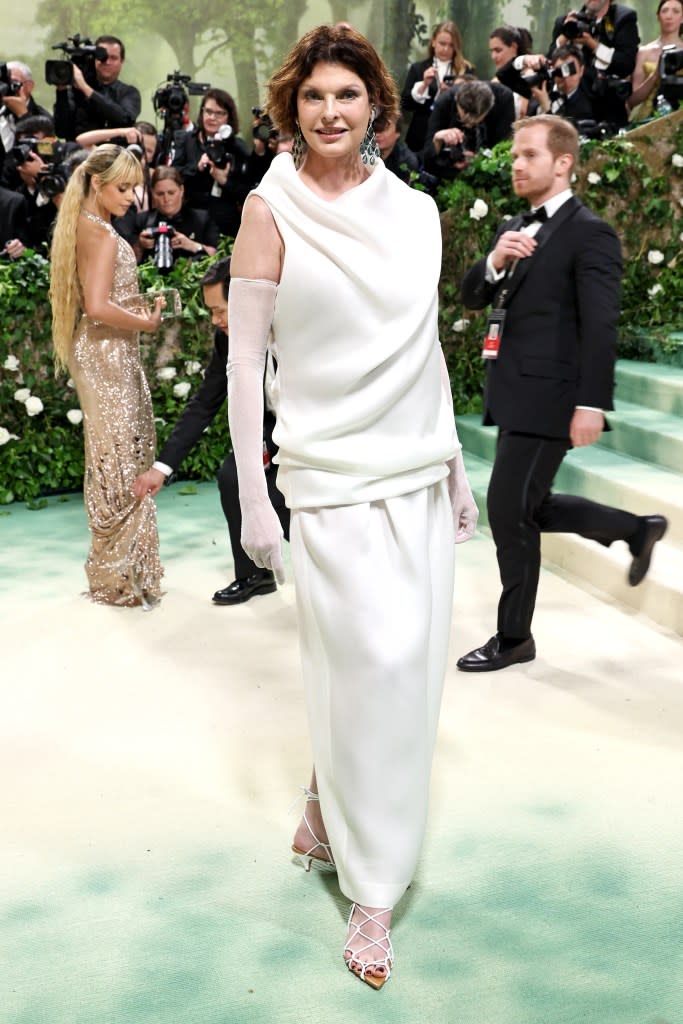 Linda Evangelista attends The 2024 Met Gala Celebrating "Sleeping Beauties: Reawakening Fashion" at The Metropolitan Museum of Art on May 06, 2024 in New York City.