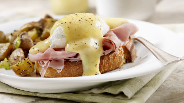 Eggs Benedict with Hollandaise sauce