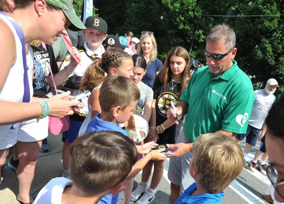 People swarm former Boston Bruins coach and current Vegas Golden Knights head coach Bruce Cassidy for autographs in Milton on Thursday, July 13, 2023.